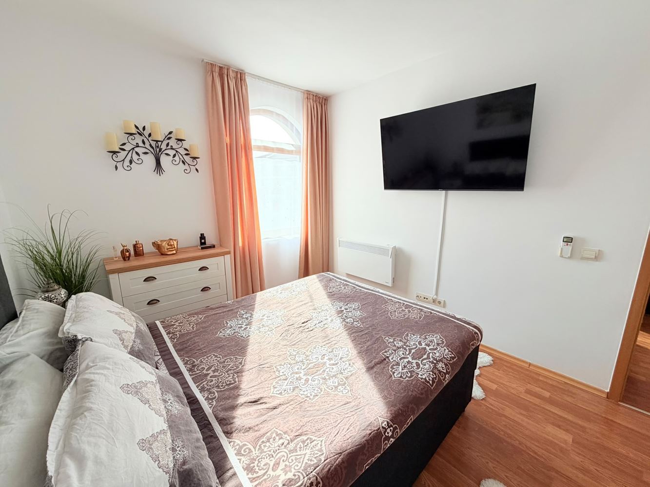 Luxuriöse Wohnung mit zwei Schlafzimmern und Poolblick in Aheloy – vollständig möbliert und bezugsfertig
