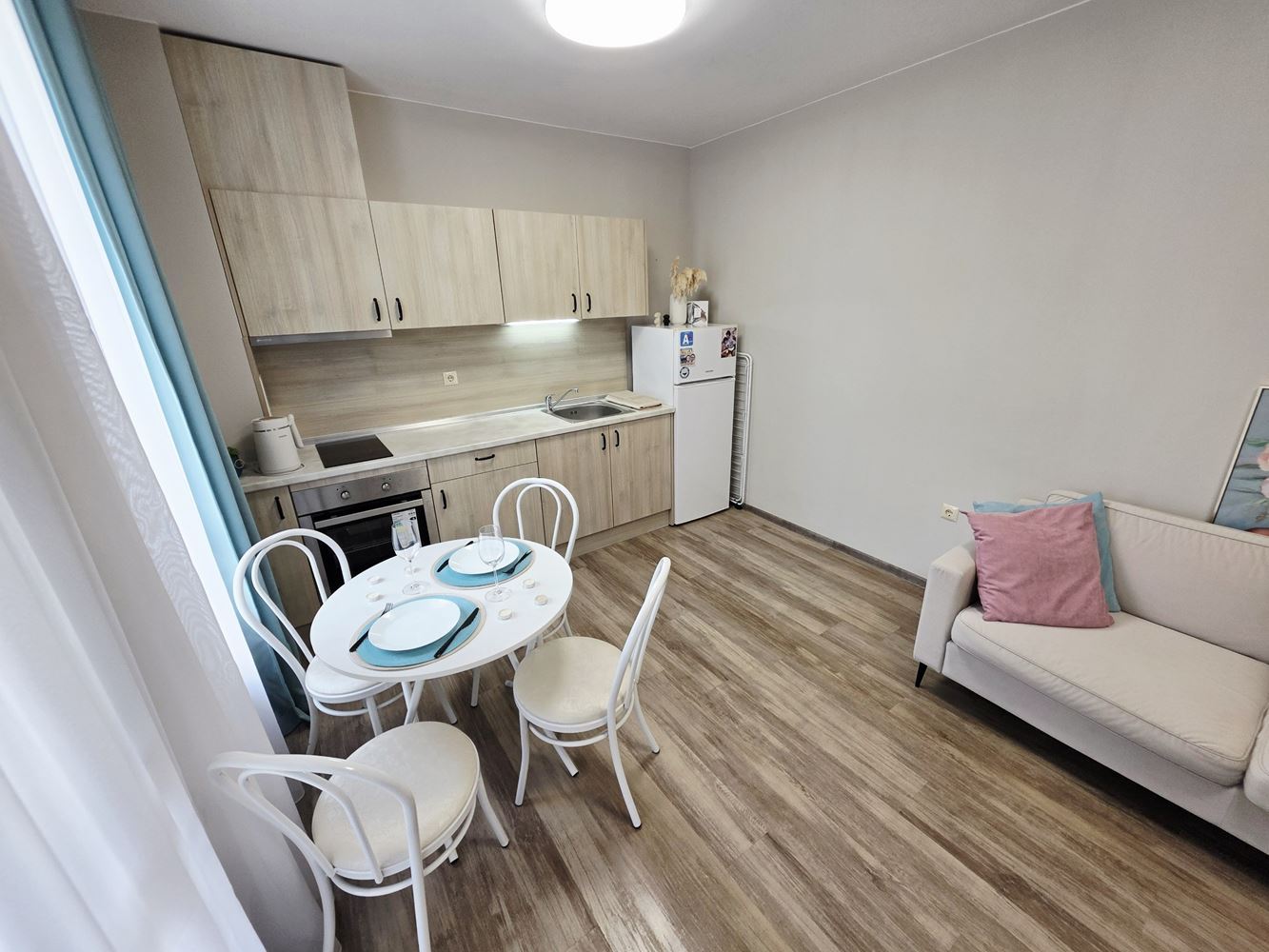 Meerkomfort mit eigenem Garten – 2-Zimmer-Wohnung mit einem Schlafzimmer nur wenige Schritte vom Strand in Sveti Vlas entfernt