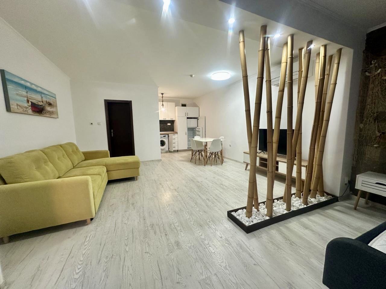 Geräumiges Erdgeschoss-Studio mit Terrasse und Möglichkeit zur Umwandlung in eine Ein-Zimmer-Wohnung – nur 300 m vom Meer