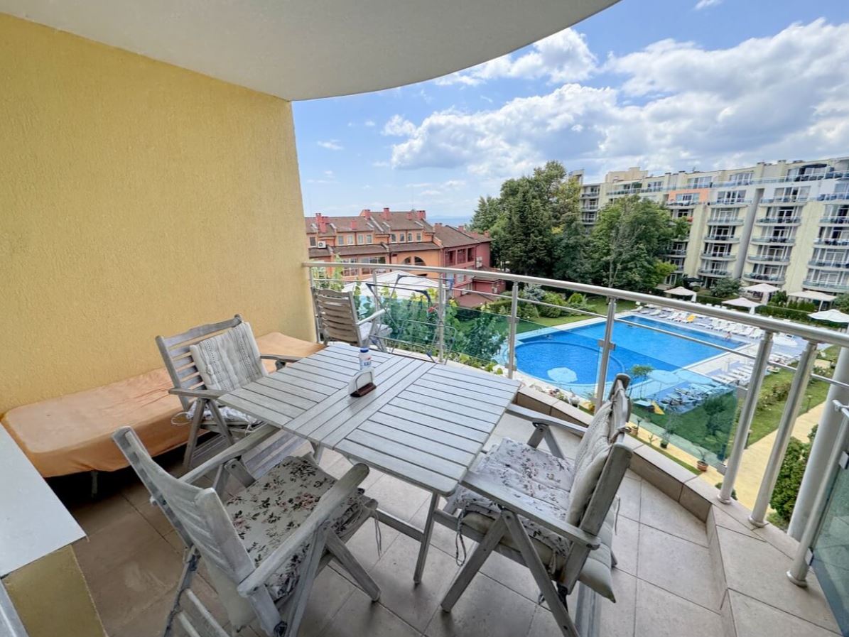 Wohnung mit zwei Schlafzimmern in erster Meereslinie in Ravda – Panoramablick auf das Meer und prestigeträchtige Lage