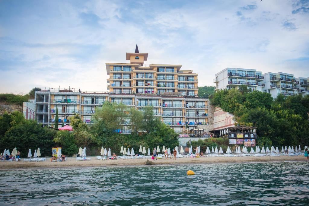2-Zimmer-Wohnung mit Panoramablick auf das Meer in erster Meereslinie in Sveti Vlas
