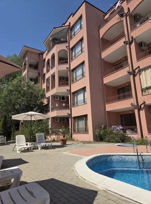 2-Zimmer-Wohnung im zentralen Teil von Sonnenstrand mit Poolblick