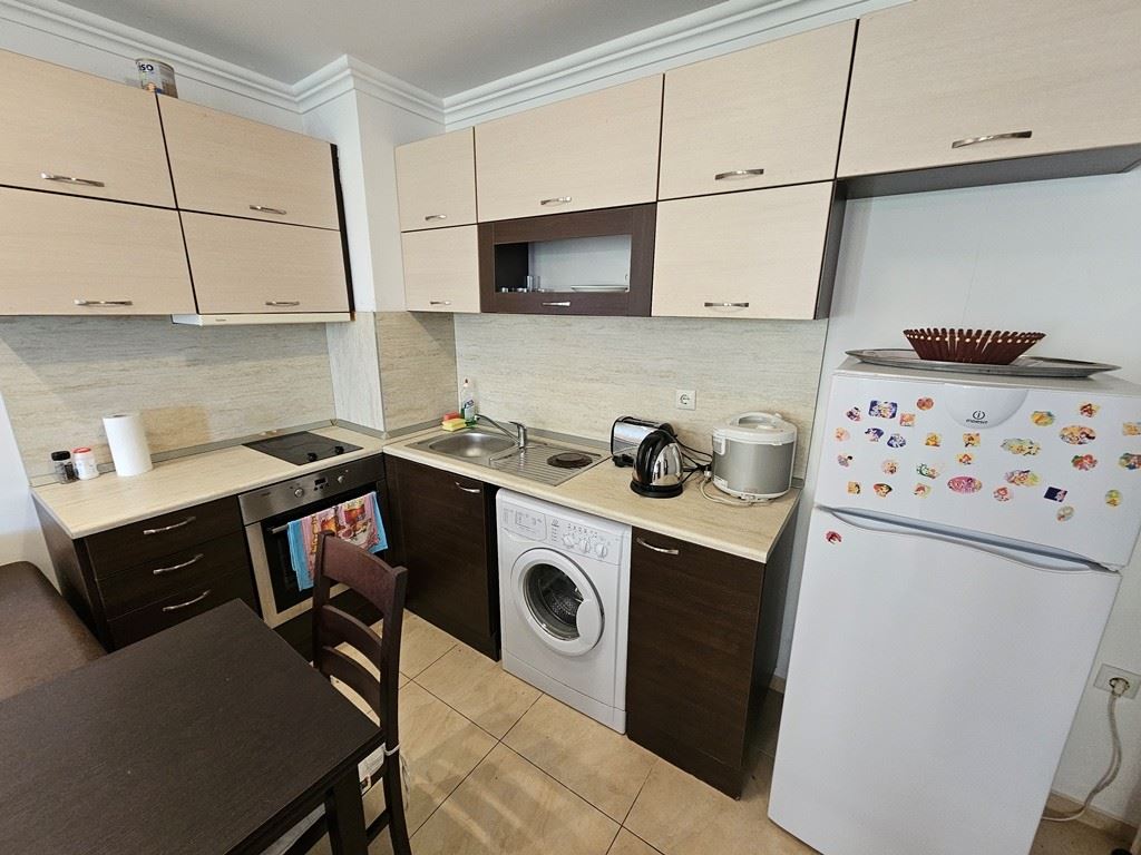 Luxus in erster Meereslinie – stilvolle Wohnung mit Veranda, privatem Garten und Meerblick in Sveti Vlas