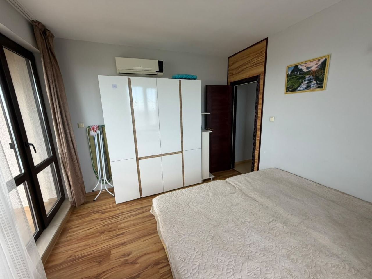 Stilvolle Wohnung mit einem Schlafzimmer und Meerblick in einer prestigeträchtigen Wohnanlage in Sveti Vlas – ideal für Urlaub und Investition