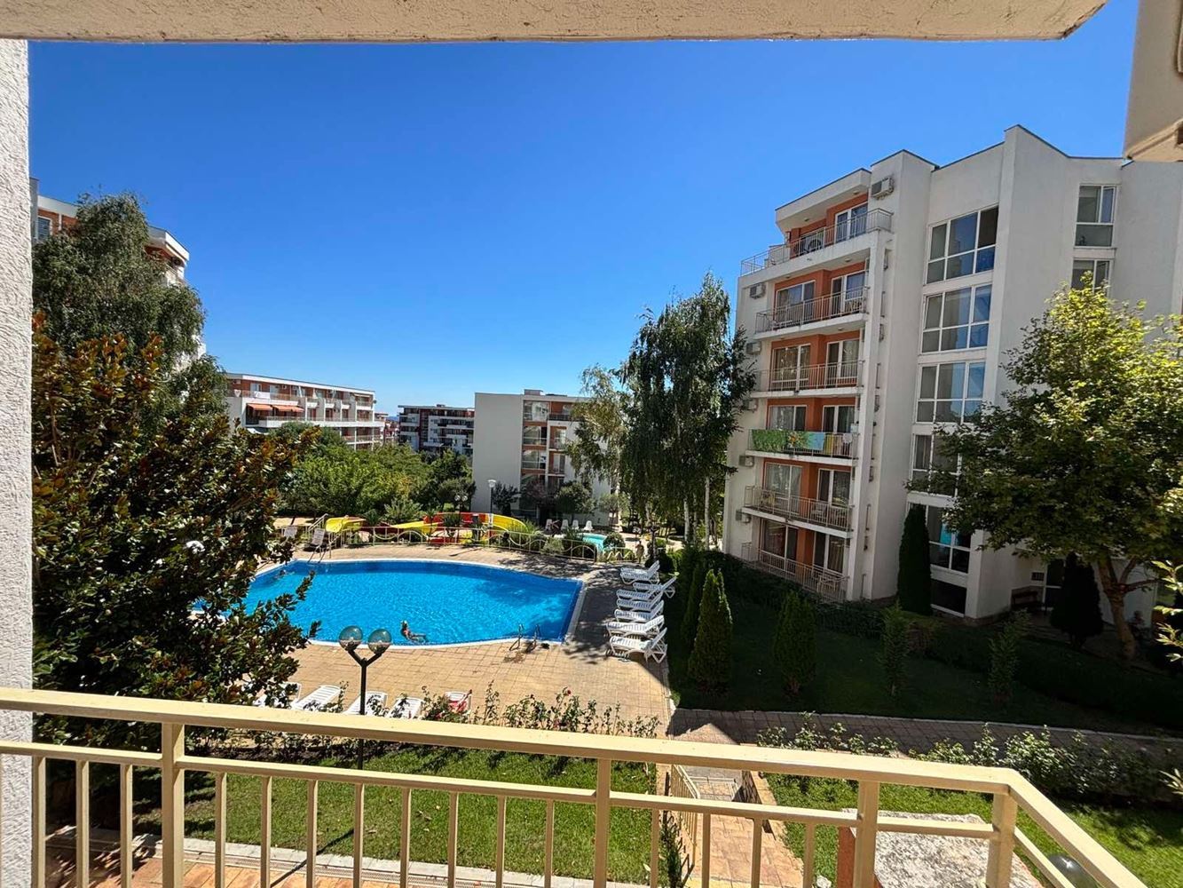 Wohnung mit wunderschönem Poolblick in Sveti Vlas – Ihr Ort für Erholung am Meer
