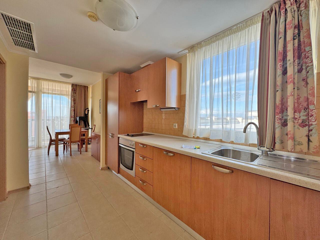 Exklusive Ein-Schlafzimmer-Wohnung in erster Meereslinie in Pomorie – Luxus, Prestige und eine Investition mit sofortiger Rendite