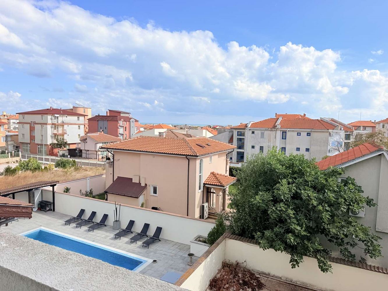 Drei-Zimmer-Wohnung in Ravda mit Meerblick und ohne Instandhaltungsgebühr! 