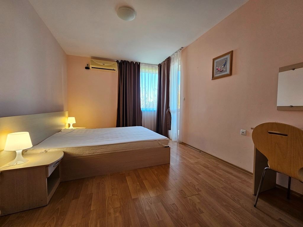 Erste Meereslinie in Sveti Vlas – geräumige Wohnung mit zwei Schlafzimmern und hervorragender Infrastruktur