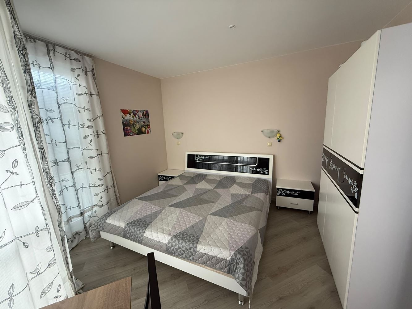 Zweizimmerwohnung inmitten von viel Grün in einer Anlage mit Swimmingpool und Kinderspielplatz