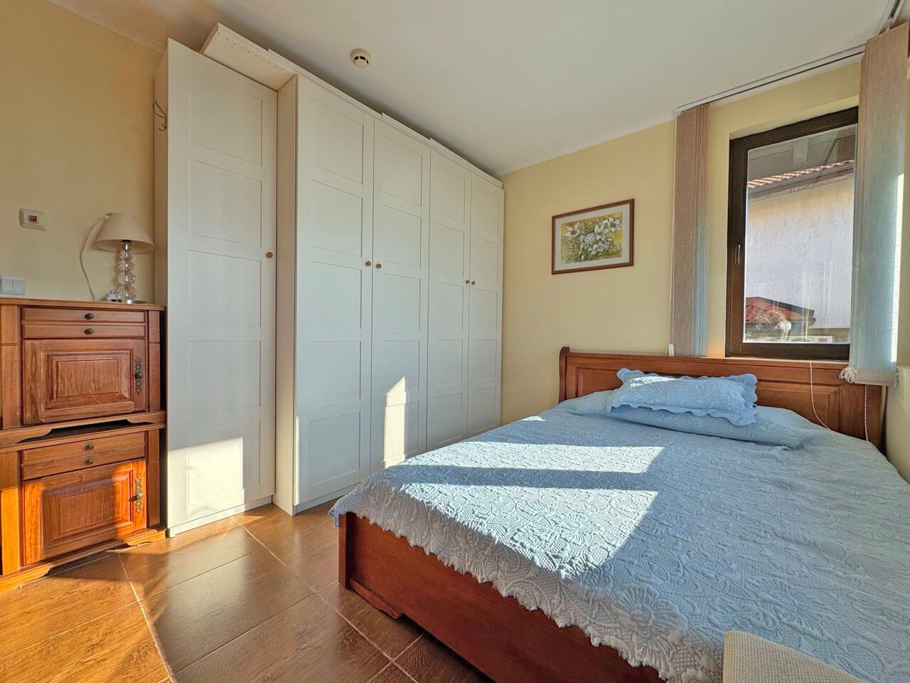 Geräumige 3-Zimmer-Wohnung mit Panoramablick auf Meer und Berge – Komfort, Stil und Ruhe inmitten der Natur