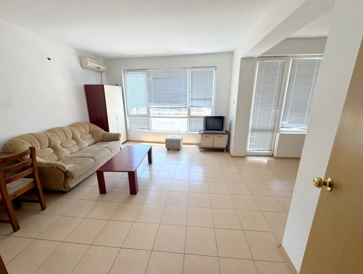 Apartment mit einem Schlafzimmer 300 Meter vom Strand in Sonnenstrand – ausgezeichnete Möglichkeit zur Renovierung und Investition