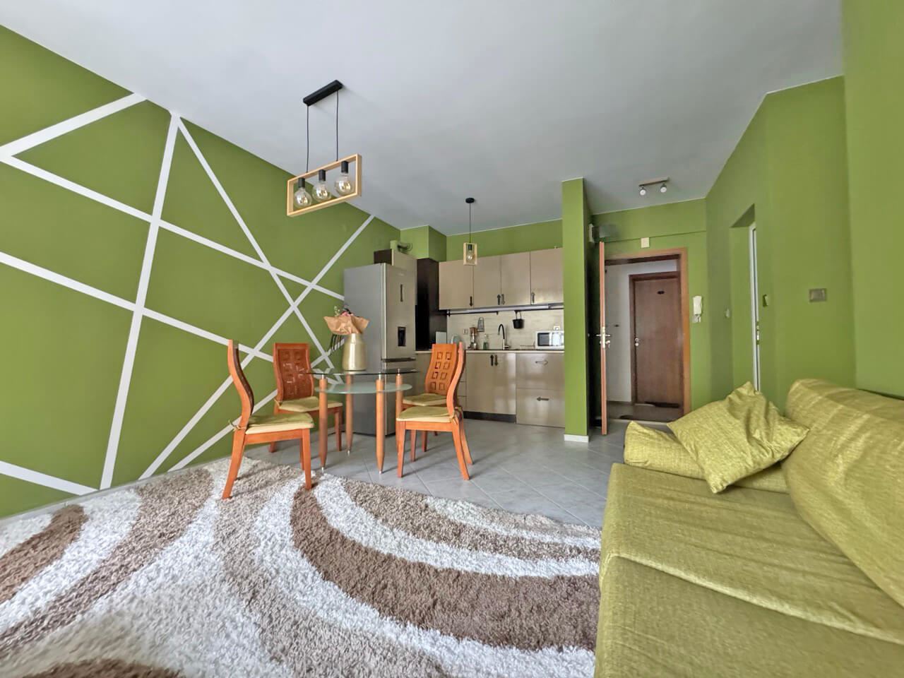 Geräumige Drei-Zimmer-Wohnung mit Poolblick in Sonnenstrand