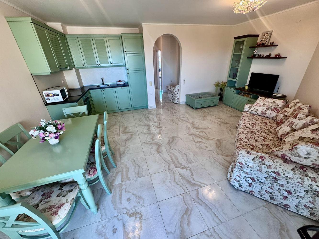 Großzügige Drei-Zimmer-Wohnung mit Meerpanorama in einem prestigeträchtigen Komplex in Nessebar – Komfort, Raum und beeindruckende Ausblicke