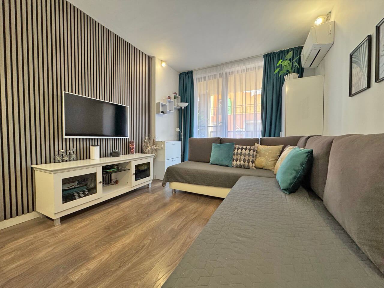 Modernes, vollständig möbliertes Apartment mit einem Schlafzimmer in Sonnenstrand – Stil und Komfort das ganze Jahr über