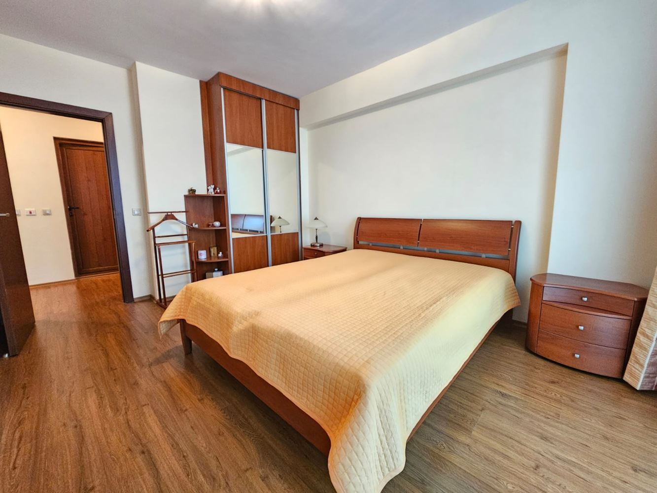 Geräumige Drei-Zimmer-Wohnung in erster Meereslinie in Sozopol mit einzigartiger Panoramaterrasse