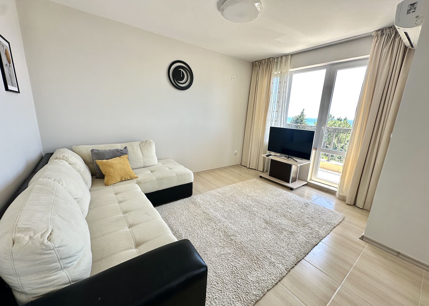 Zweizimmerwohnung in erster Meereslinie mit Panoramablick auf das Meer in Nessebar