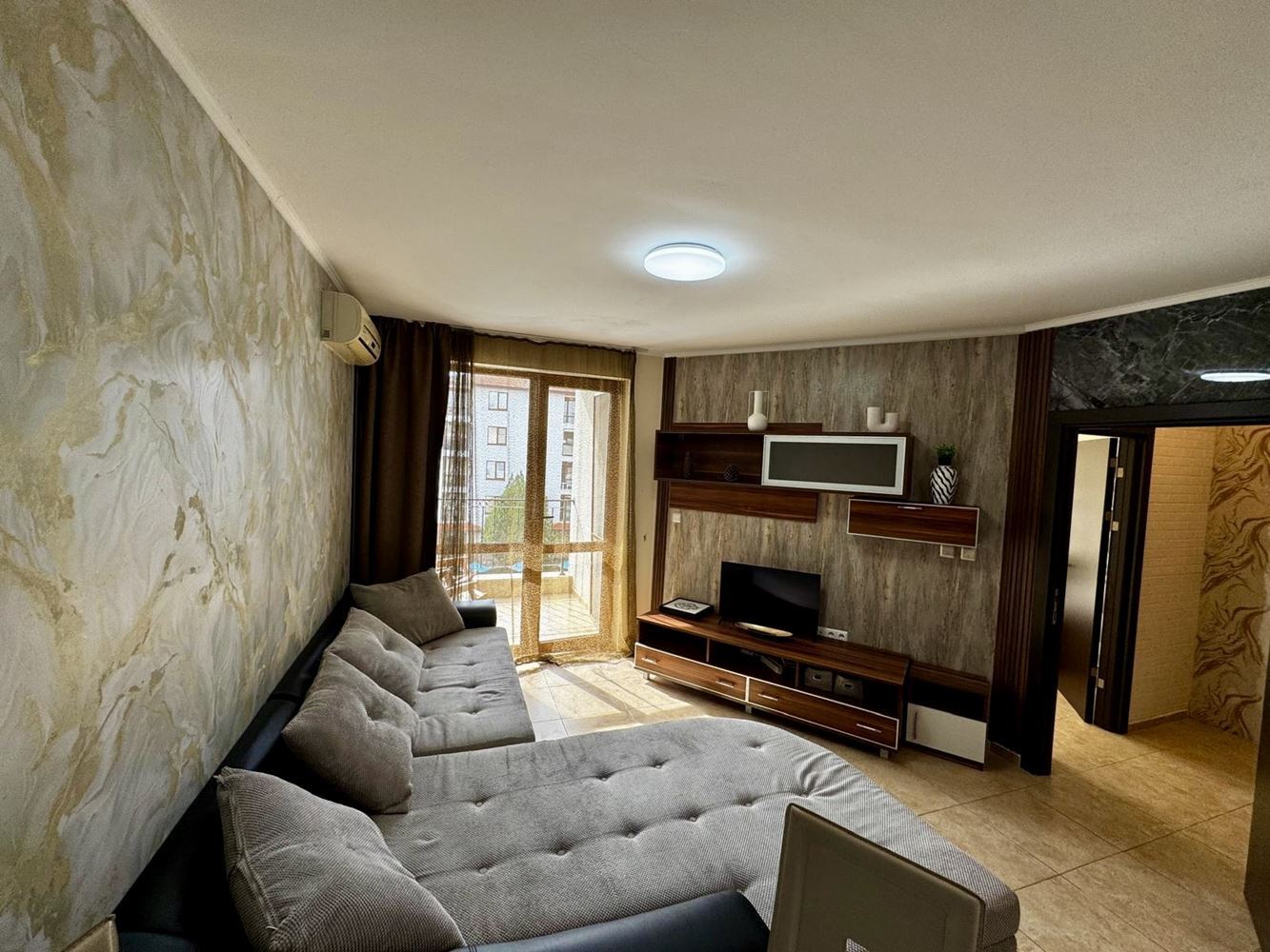 Geräumige Wohnung mit einem Schlafzimmer und Poolblick in Nessebar