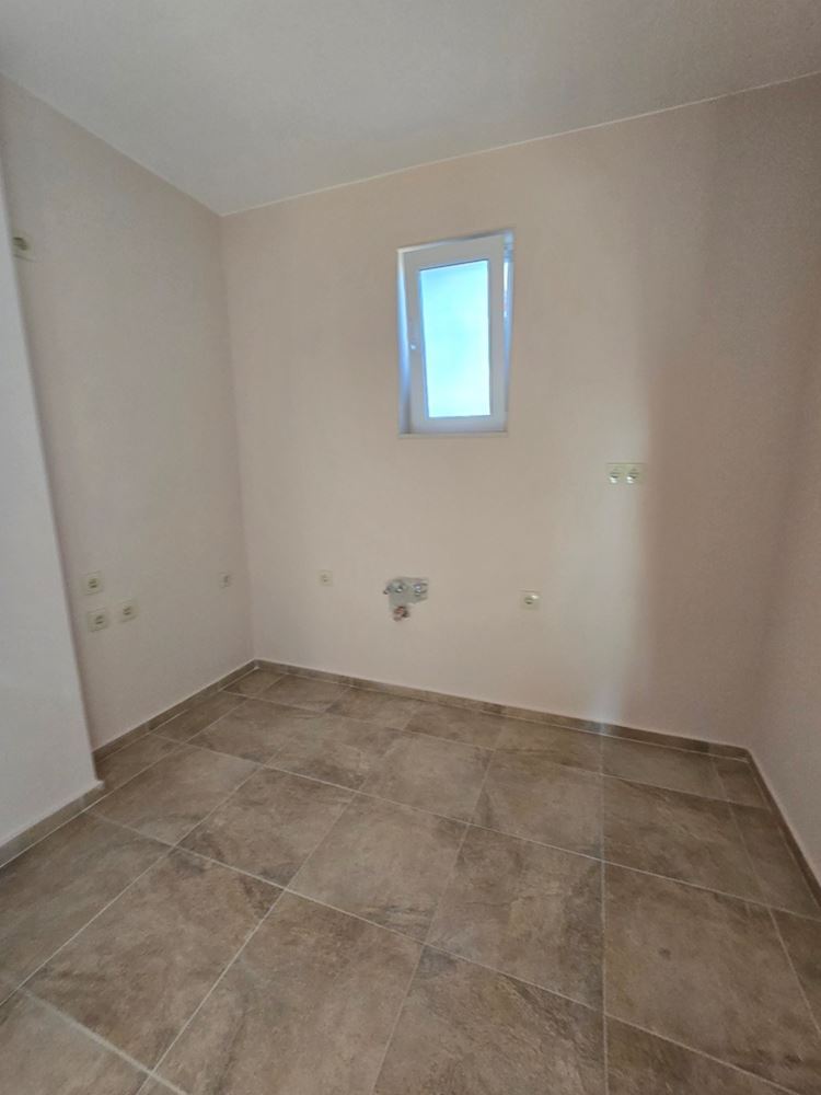 Neue Wohnung mit einem Schlafzimmer in Pomorie – renoviert, bereit zur Möblierung, mit geräumigem Balkon und Grill