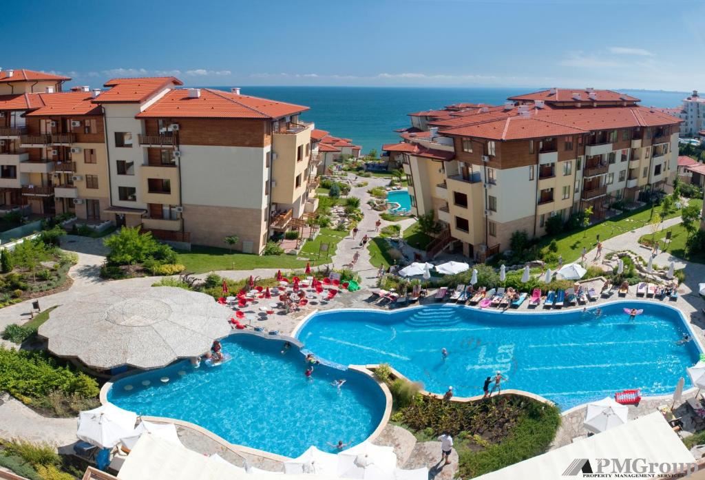 Sveti Vlas – vollständig möblierte Wohnung in erster Meereslinie mit Privatstrand und Meeresatmosphäre