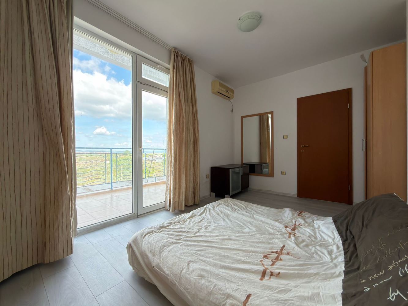 Geräumige Vierzimmer-Maisonettewohnung mit Panoramablick – Komfort und Stil im Herzen der Ruhe