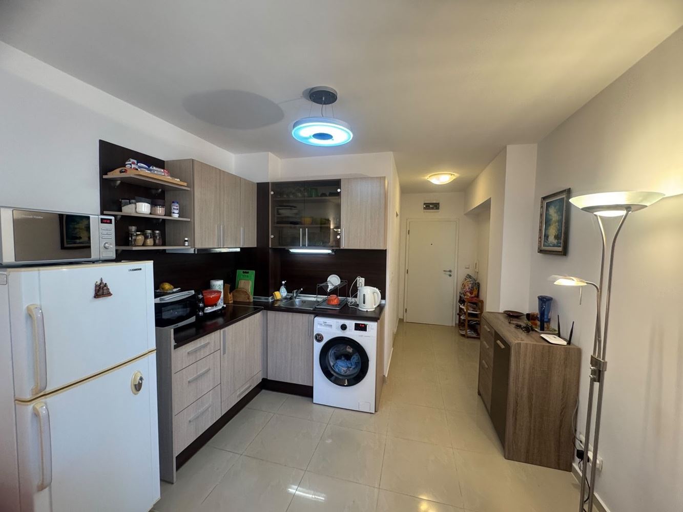 Südlich ausgerichtete 3-Zimmer-Wohnung mit Tiefgaragenstellplatz 200 m vom Meer in Pomorie