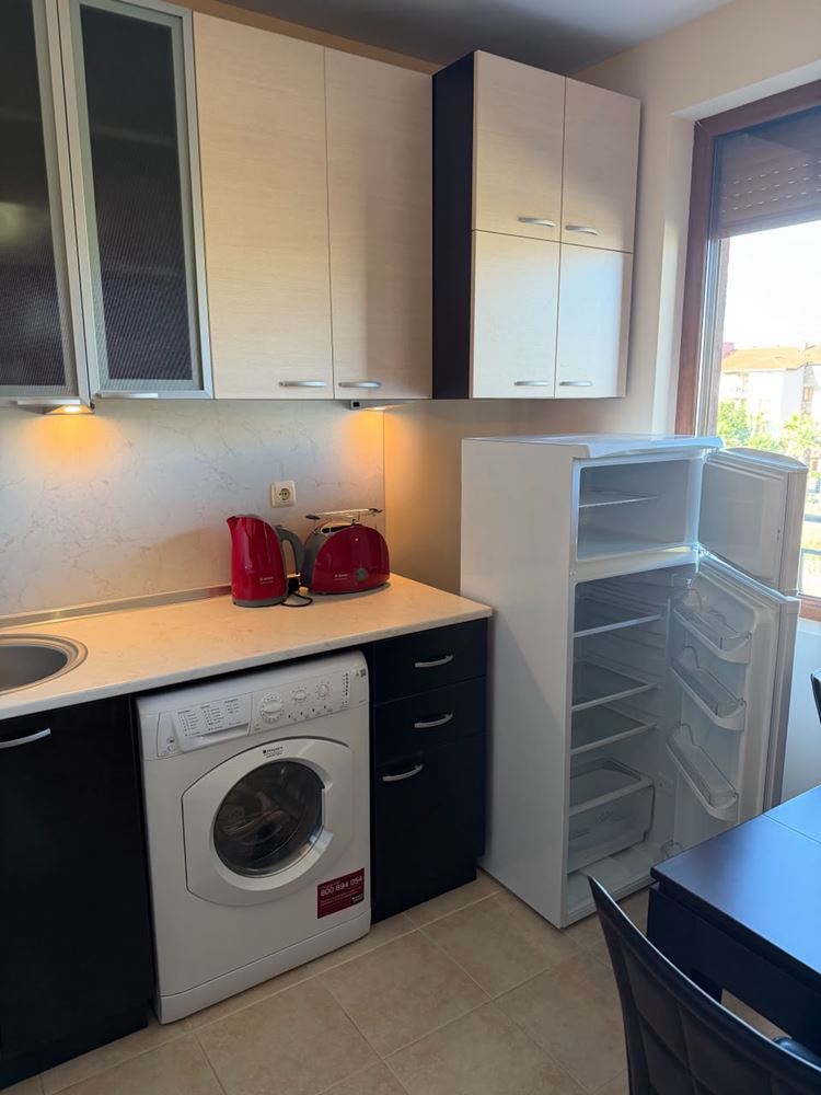 Gemütliche Wohnung mit einem Schlafzimmer in Ravda in einer Wohnanlage – bezugsfertig