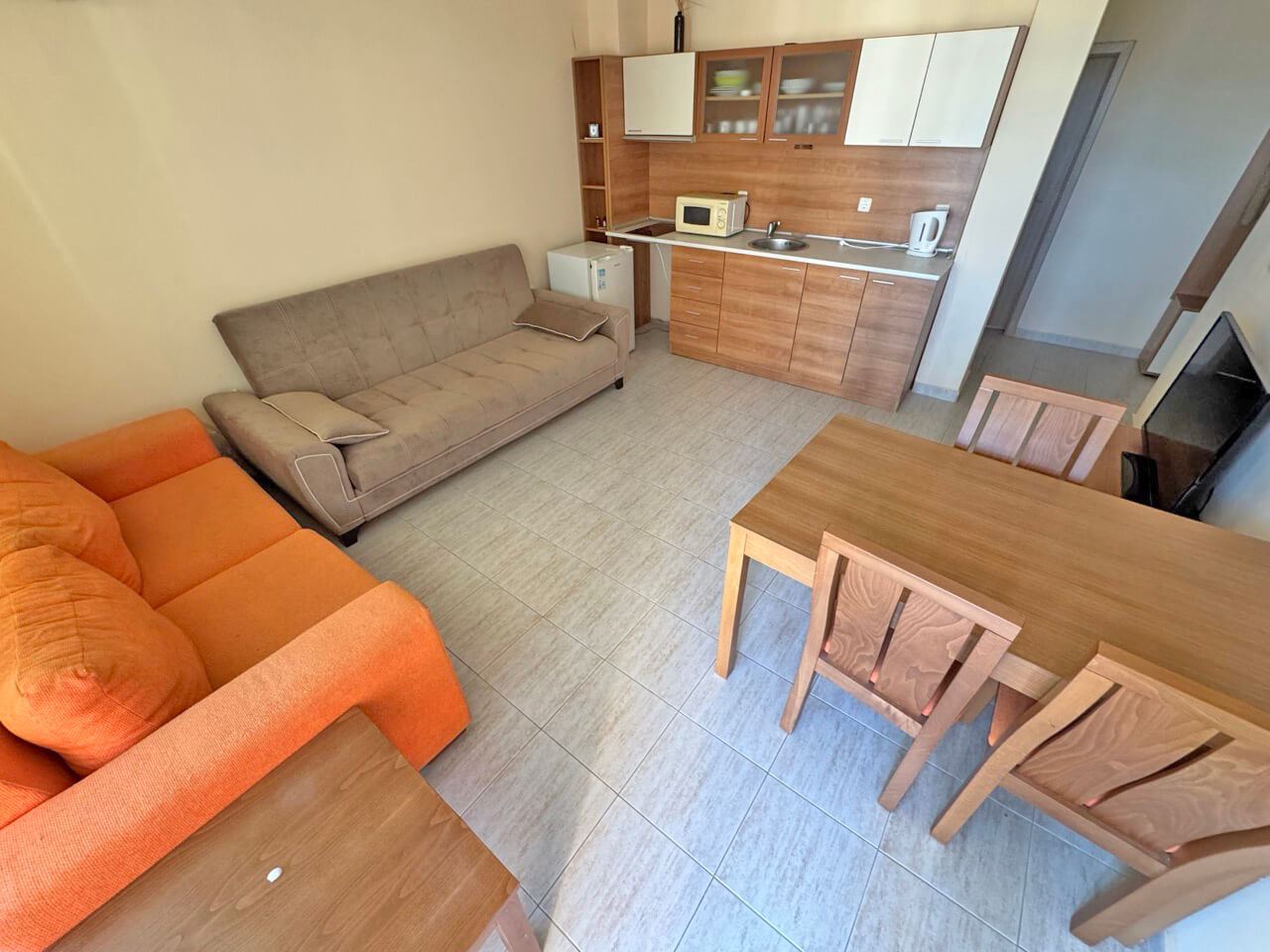 Möblierte 2-Zimmer-Wohnung mit schönem Blick auf den Pool in Sonnenstrand