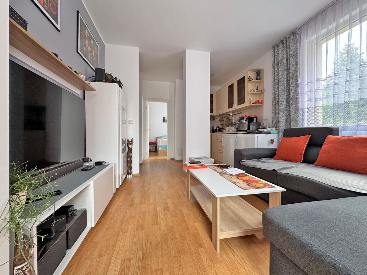 Luxuriöse Zweizimmerwohnung mit Poolblick in einer prestigeträchtigen Anlage in Sonnenstrand