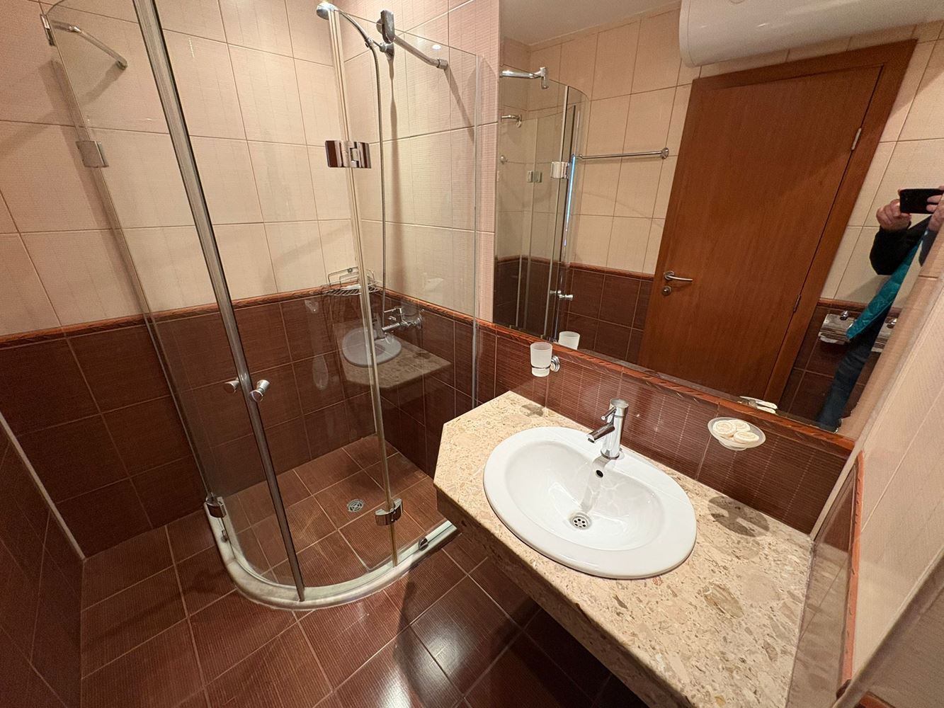 Geräumige Wohnung mit zwei Schlafzimmern, hervorragenden Annehmlichkeiten und bezugsfertig – perfekte Investition und komfortables Zuhause