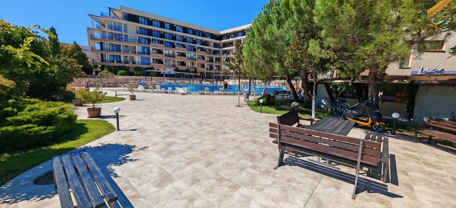 Ausgezeichnete Gelegenheit in Sveti Vlas – möblierte geräumige Zweizimmerwohnung mit einem Schlafzimmer in Strandnähe