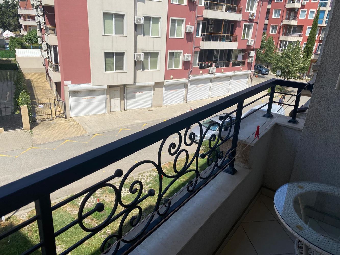 2-Zimmer-Wohnung in Pomorie – möbliert, mit Garten und ausgezeichneter Lage