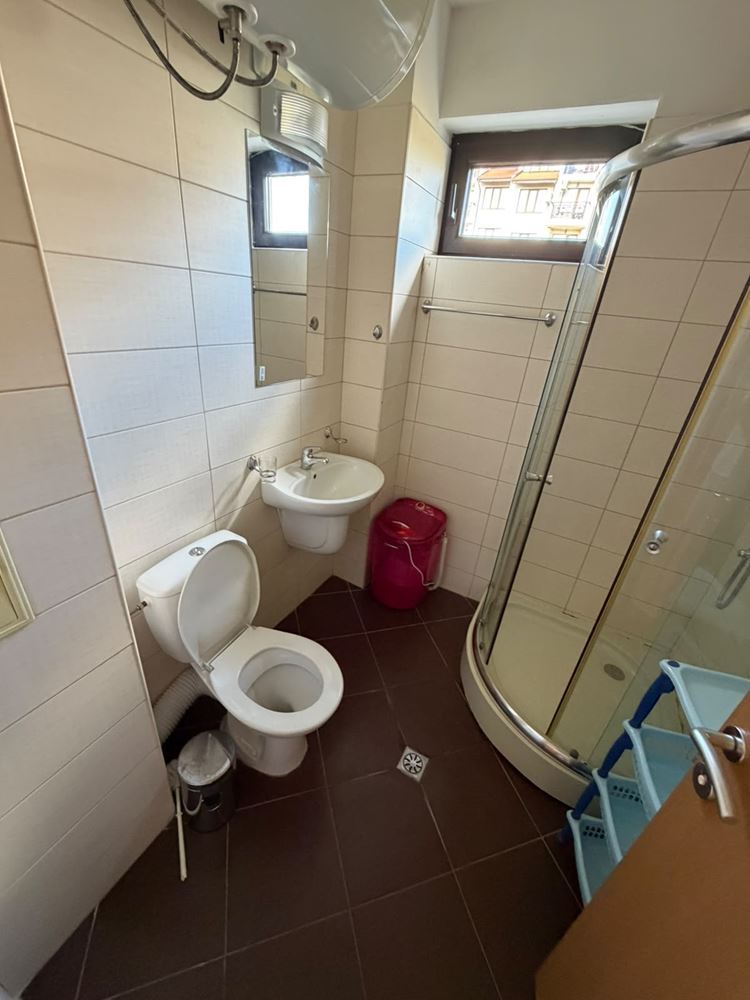 Geräumige Wohnung mit zwei Schlafzimmern mit Meer- und Bergblick in einer schönen geschlossenen Wohnanlage am Meer
