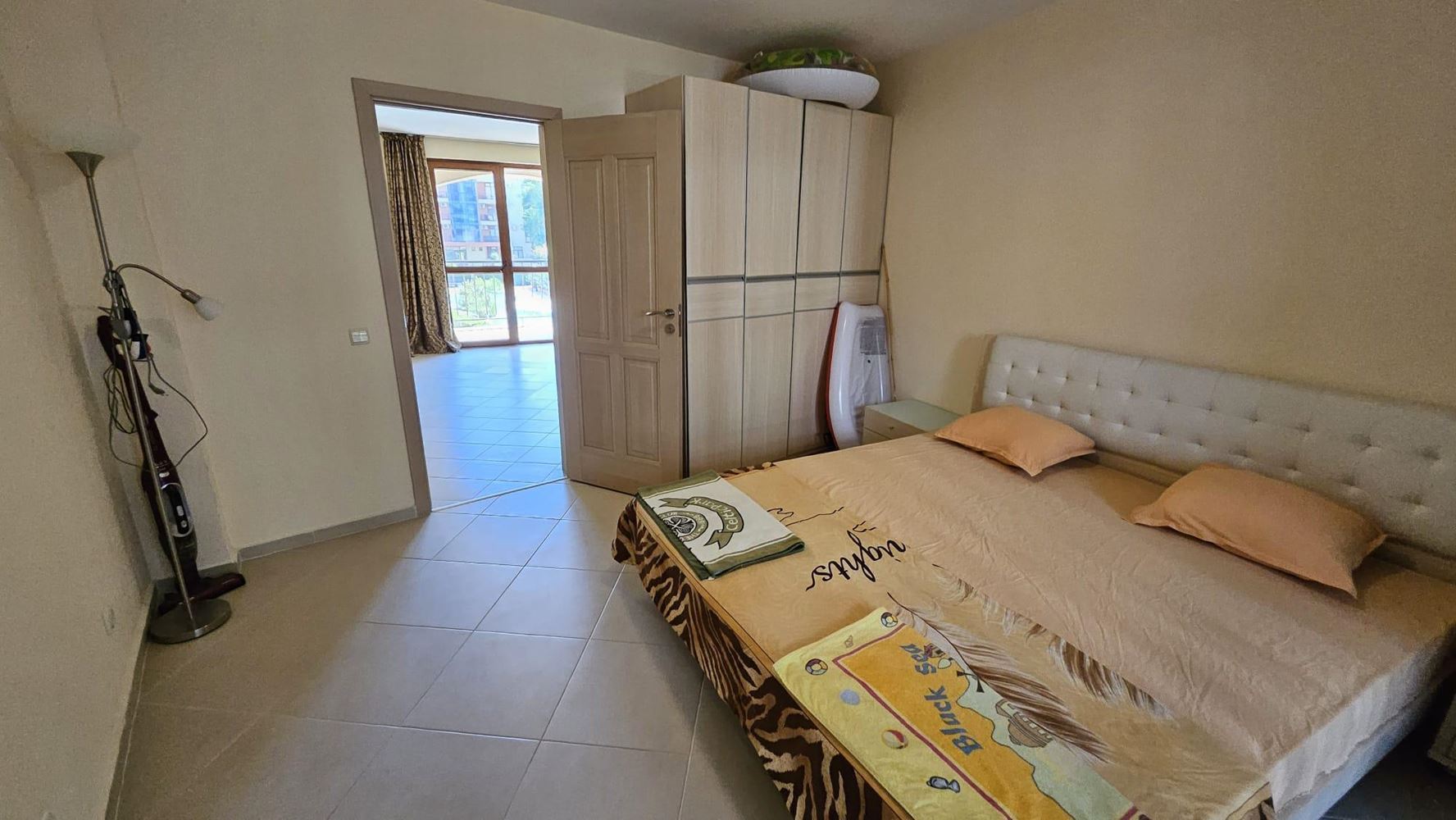 Geräumige Drei-Zimmer-Wohnung mit ausgezeichnetem Potenzial in Sonnenstrand – 110 m² Komfort und Funktionalität