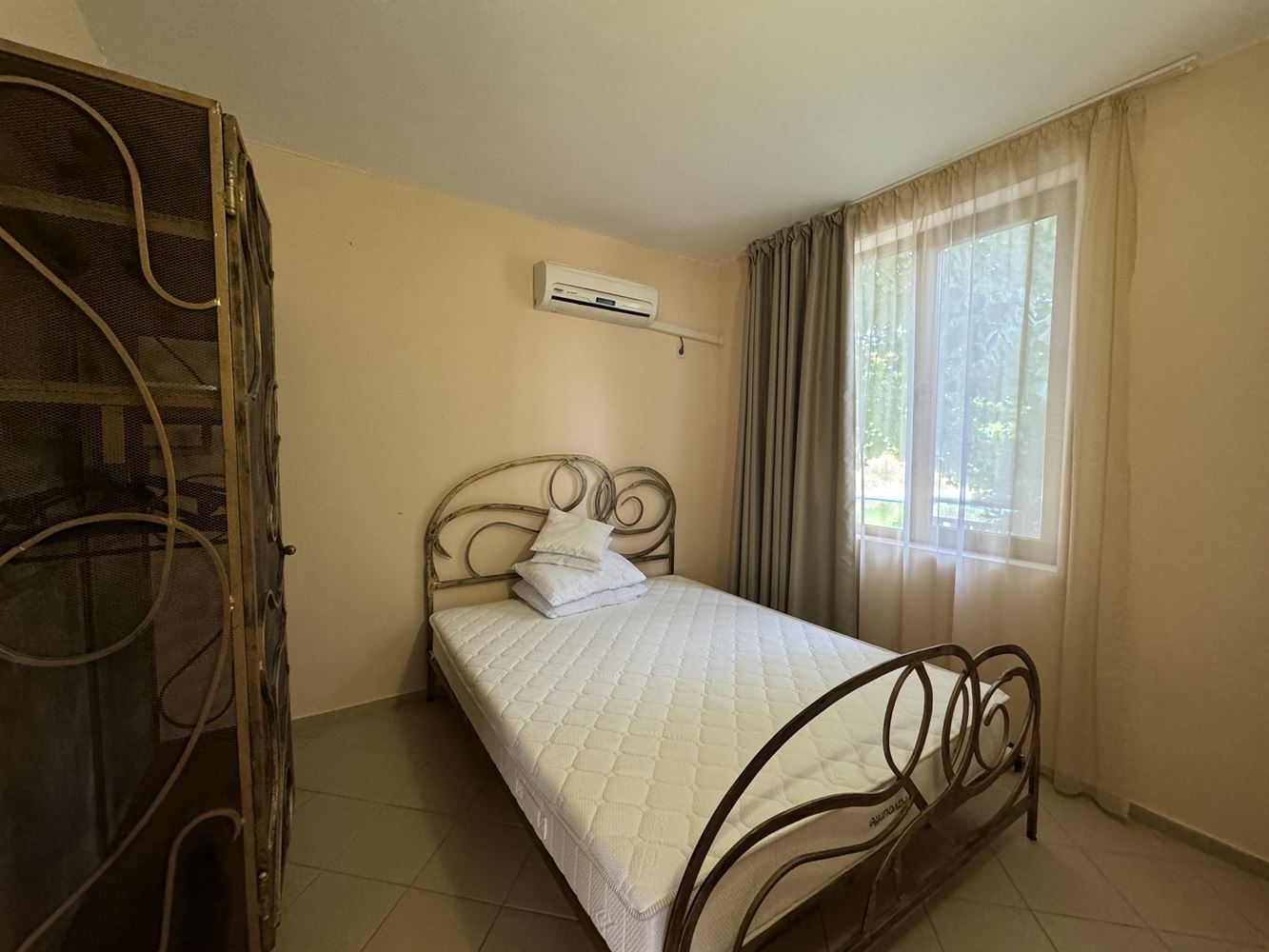 Geräumige 3-Zimmer-Wohnung in erster Meereslinie in Sveti Vlas – Meer- und Poolblick
