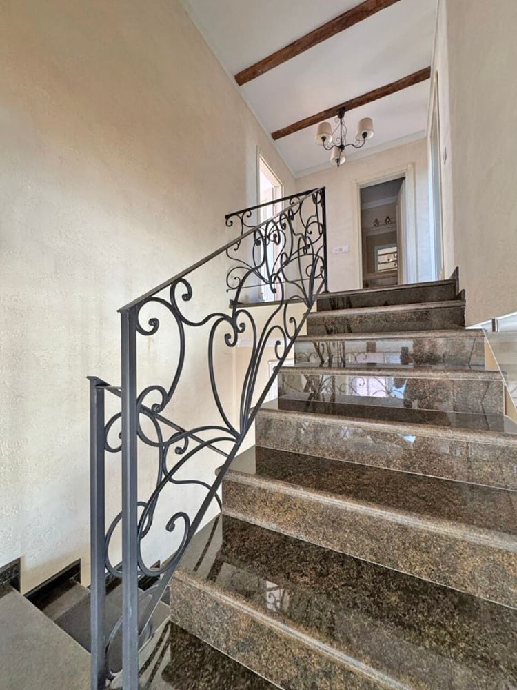 Luxuriöse Maisonette mit drei Schlafzimmern in Sonnenstrand – Großzügigkeit, Stil und Komfort. Niedrige Instandhaltungsgebühr!
