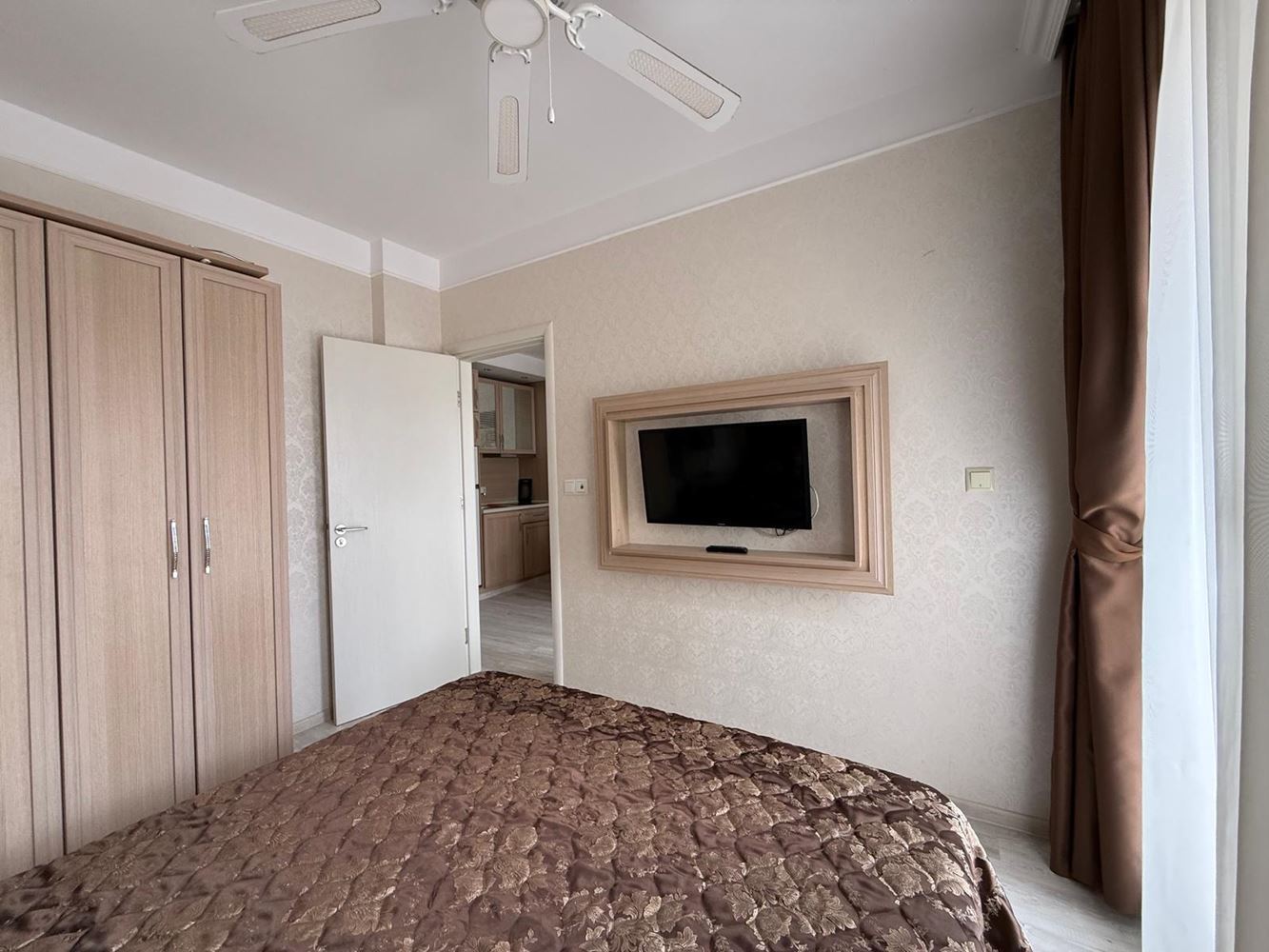 Wohnung mit einem Schlafzimmer in einer luxuriösen Anlage in Sonnenstrand mit beeindruckenden Swimmingpools und Erholungsbereichen