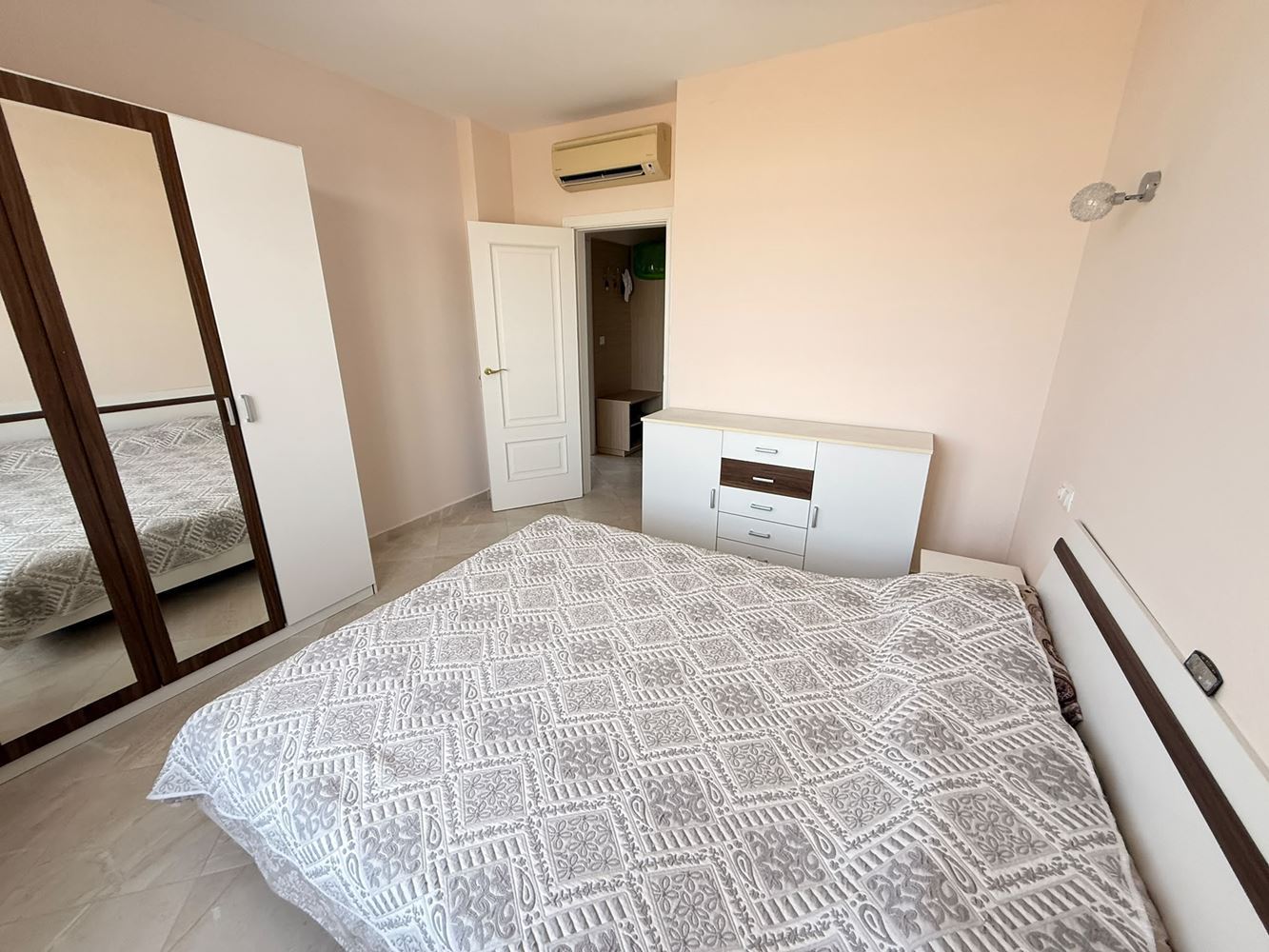 Wohnung in erster Meereslinie mit Meerblick – vollständig möblierte Immobilie in einer Wohnanlage im mediterranen Stil