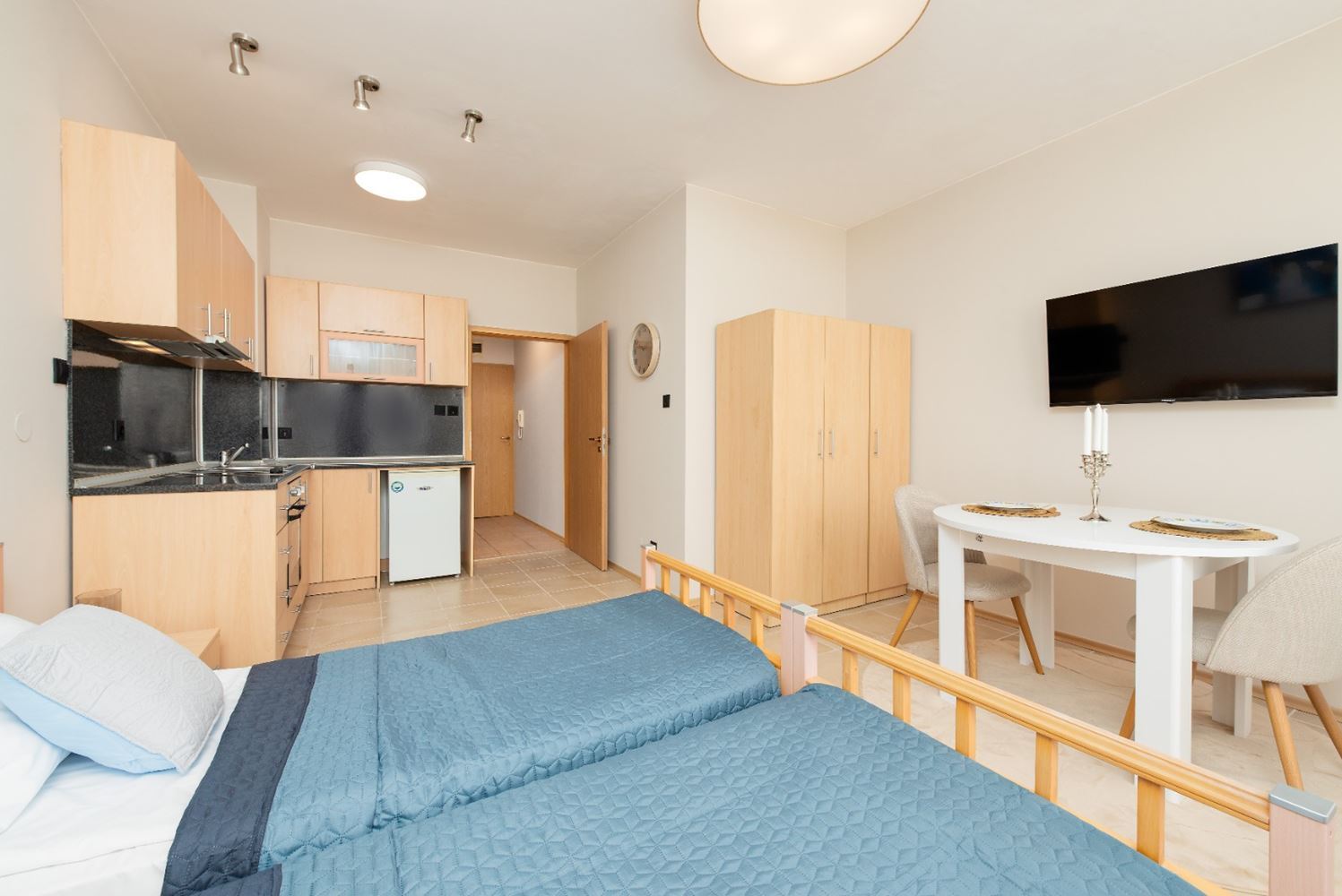 Sonniges und großzügiges Studio mit Meerblick in Ravda – 100 m vom Strand entfernt, in einer gepflegten Anlage mit Pool und Grünflächen