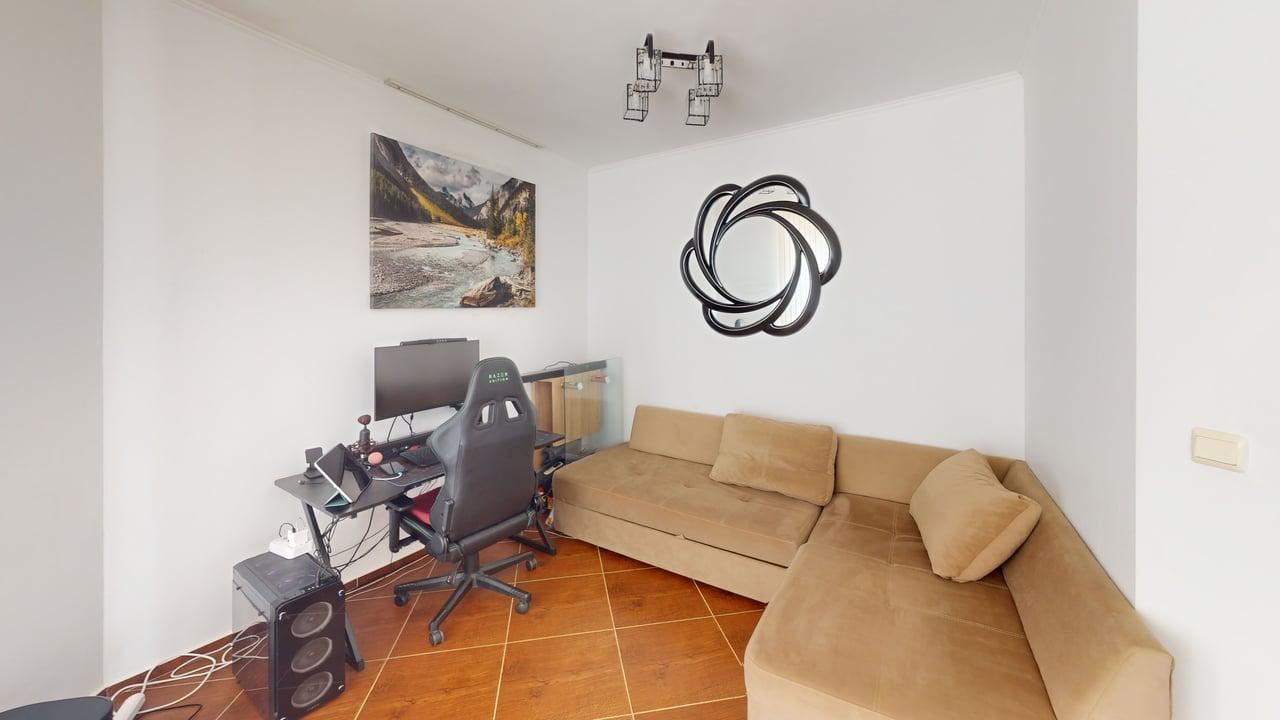 Zweizimmerwohnung mit Panoramablick auf das Meer und die Berge in einer Wohnanlage mit Swimmingpools und SPA-Zentrum