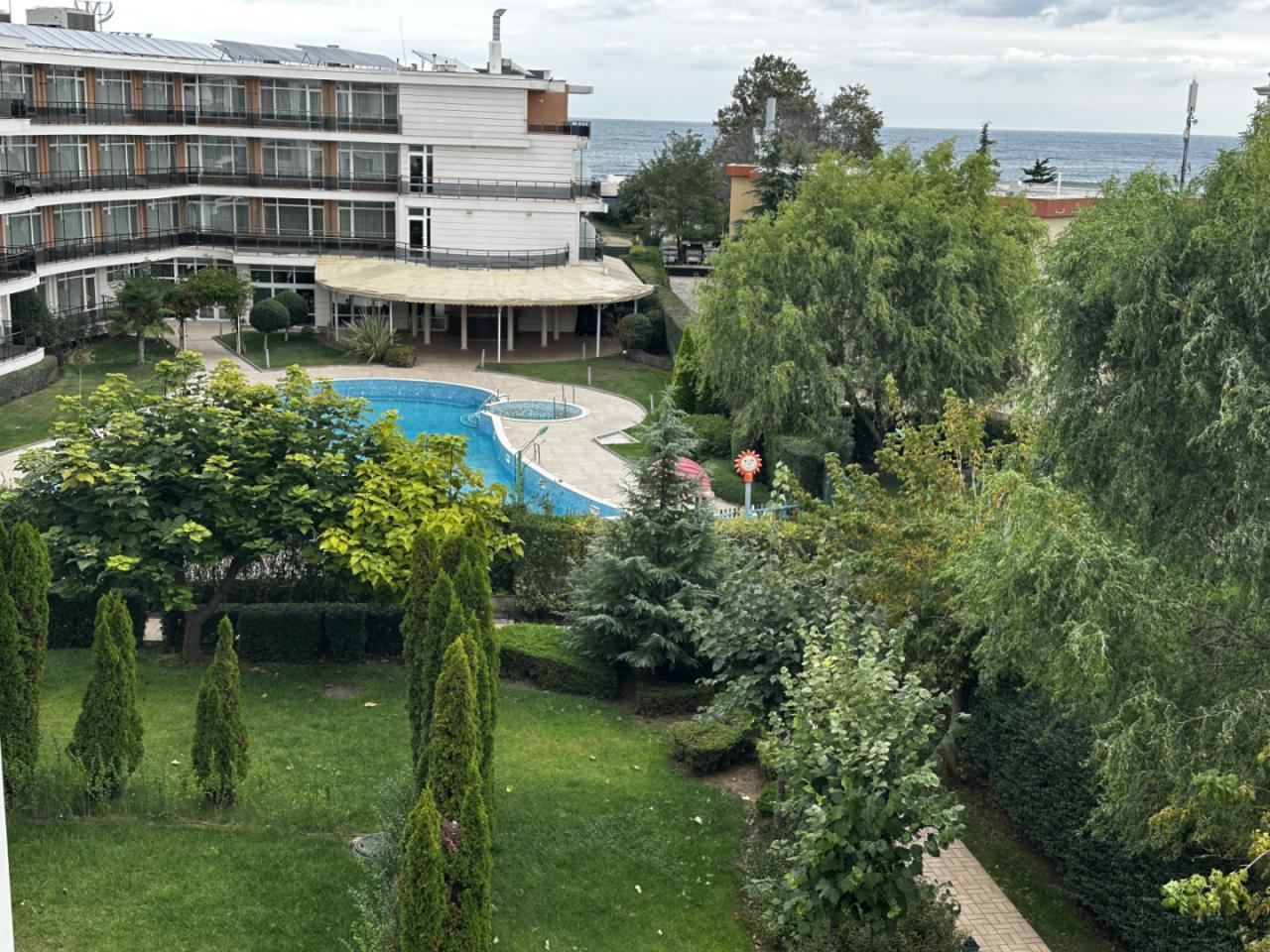 Meerblick und Küstencharme – möblierte Zweizimmerwohnung in erster Meereslinie in Sozopol