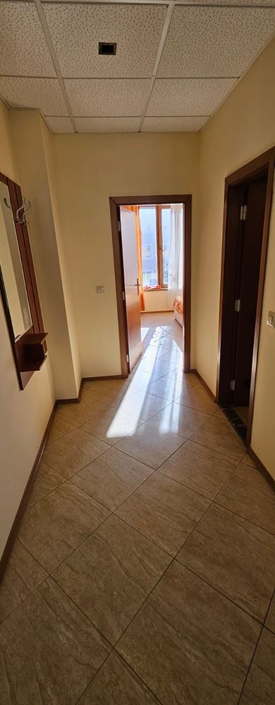 Geräumige 2-Zimmer-Wohnung mit Poolblick – möbliert, mit Akt 16 und bezugsfertig