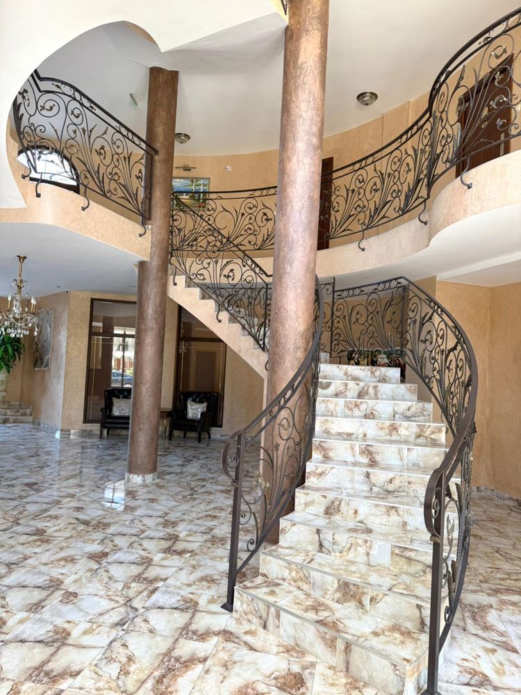 Luxuriöses Maisonette-Apartment mit großzügiger Veranda und Poolblick in Sveti Vlas
