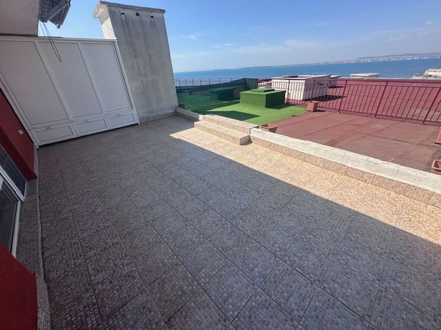 Penthouse mit Panoramameerblick und privatem Strandzugang in Sveti Vlas