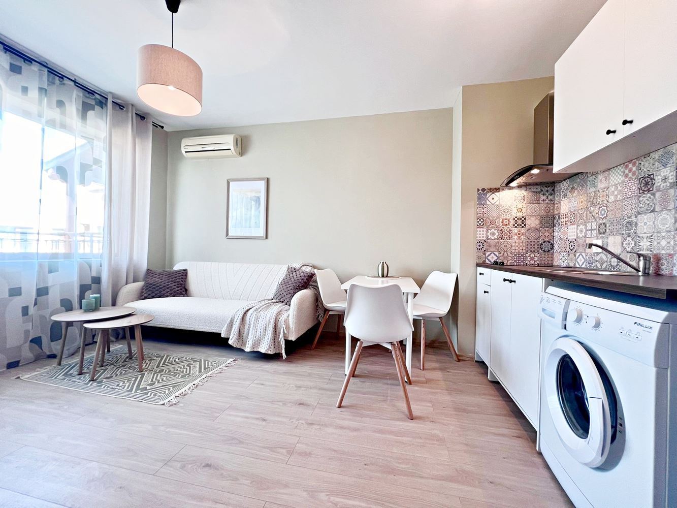 Stilvolle Wohnung mit einem Schlafzimmer und niedriger Wartungsgebühr in einer ausgezeichneten Anlage in Sonnenstrand – bezugsfertig oder als Investition