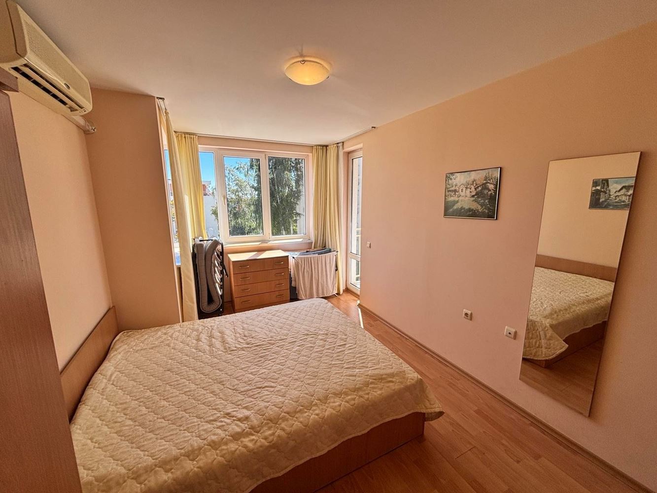 Wohnung mit wunderschönem Poolblick in Sveti Vlas – Ihr Ort für Erholung am Meer