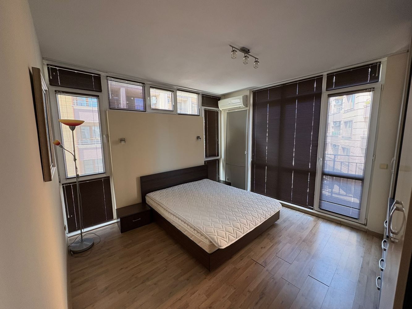 Geräumige Wohnung mit zwei Schlafzimmern in Pomorie – nur 400 Meter vom Meer entfernt