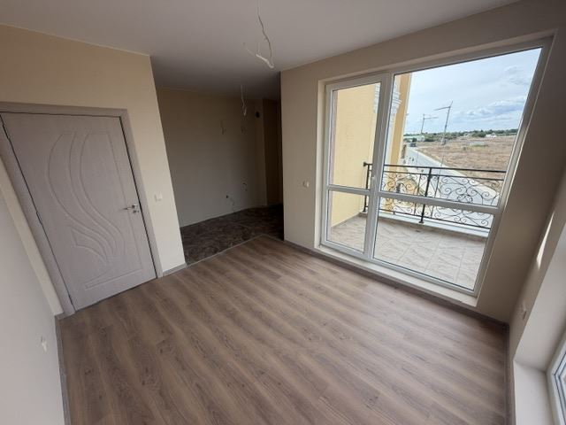 Neue Zweizimmerwohnung mit großzügigem Balkon in einer modernen Anlage in Ravda