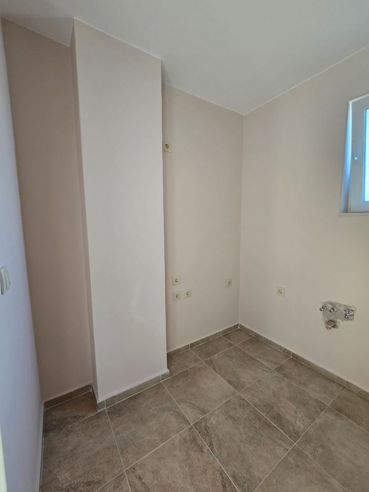 Neue Wohnung mit einem Schlafzimmer in Pomorie – renoviert, bereit zur Möblierung, mit geräumigem Balkon und Grill