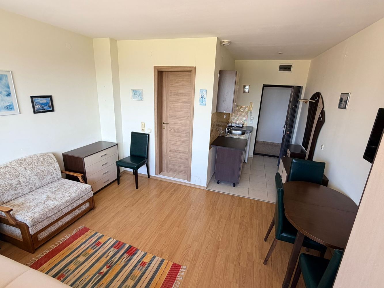 Möbliertes Studio in Sonnenstrand mit Swimmingpool, Tennisplatz und grüner Gartenanlage