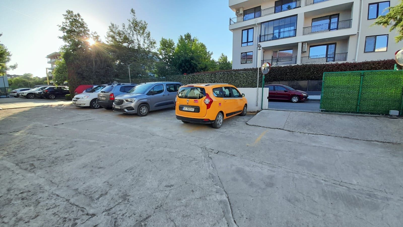 Komfortable Wohnung mit einem Schlafzimmer in einer ganzjährig geöffneten Wohnanlage mit Parkplatz im Stadtteil Sarafovo